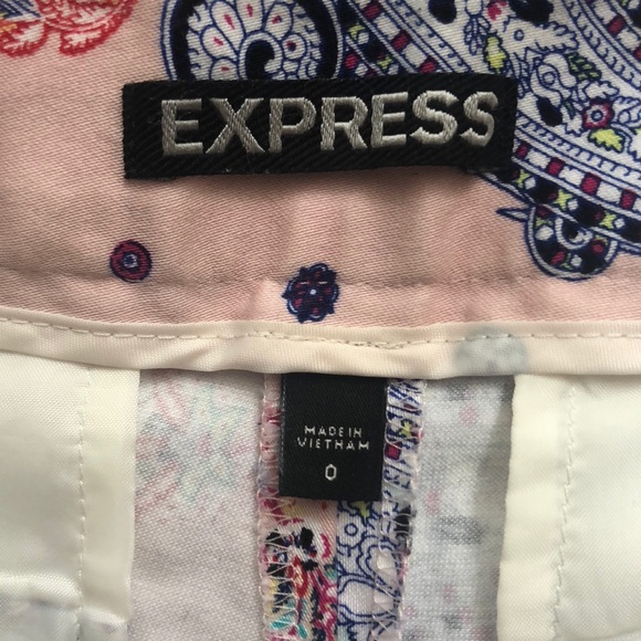 Express pattern Shorts - Picture 2 of 4